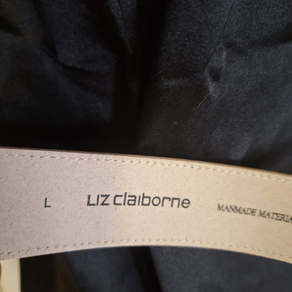 Liz Clairborne Cream or Off White,Hammered Buckle Size Large